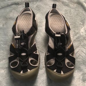 Keens Mens Black Sandals size 9